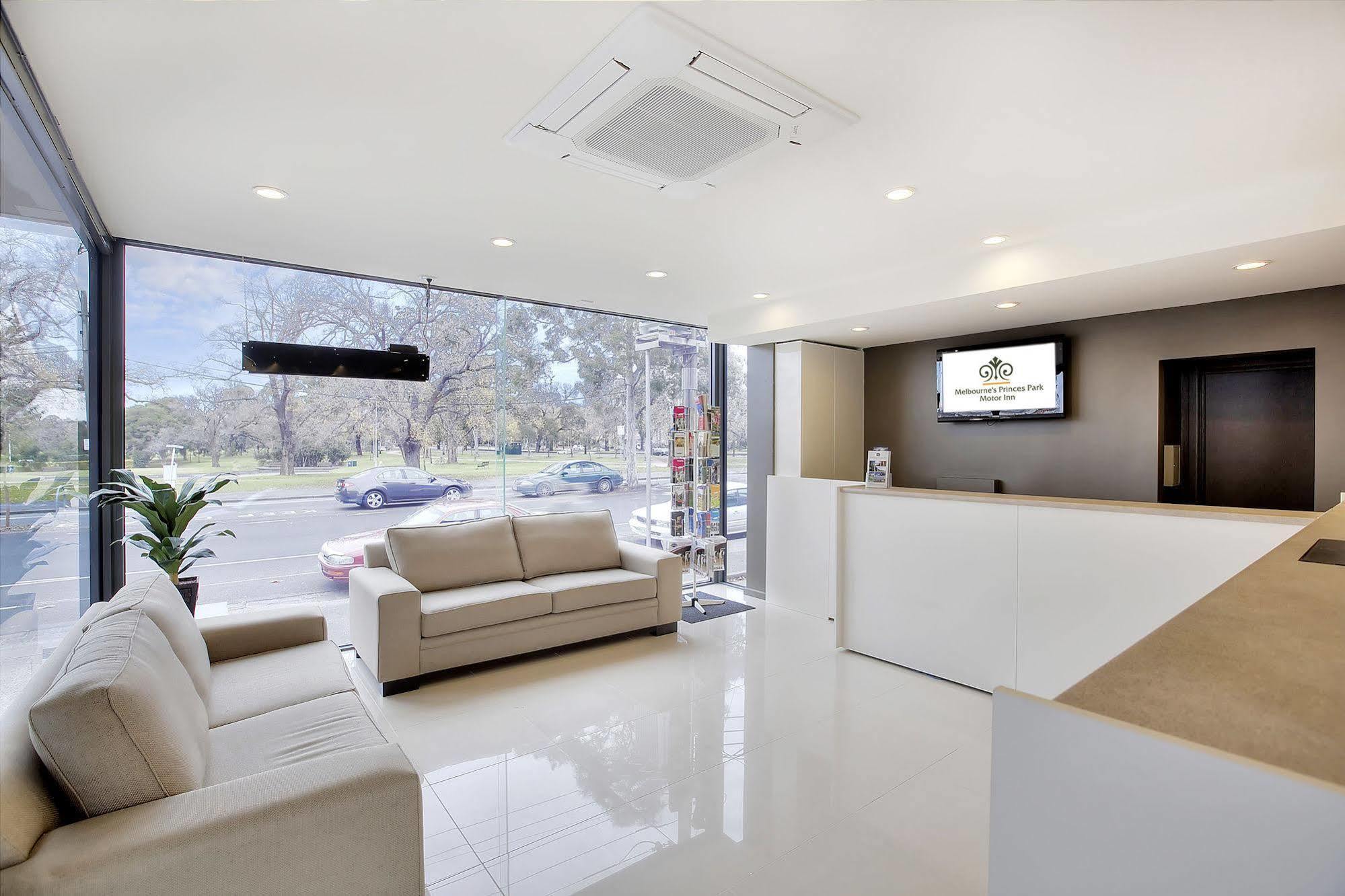 Melbourne'S Princes Park Hotel Room photo