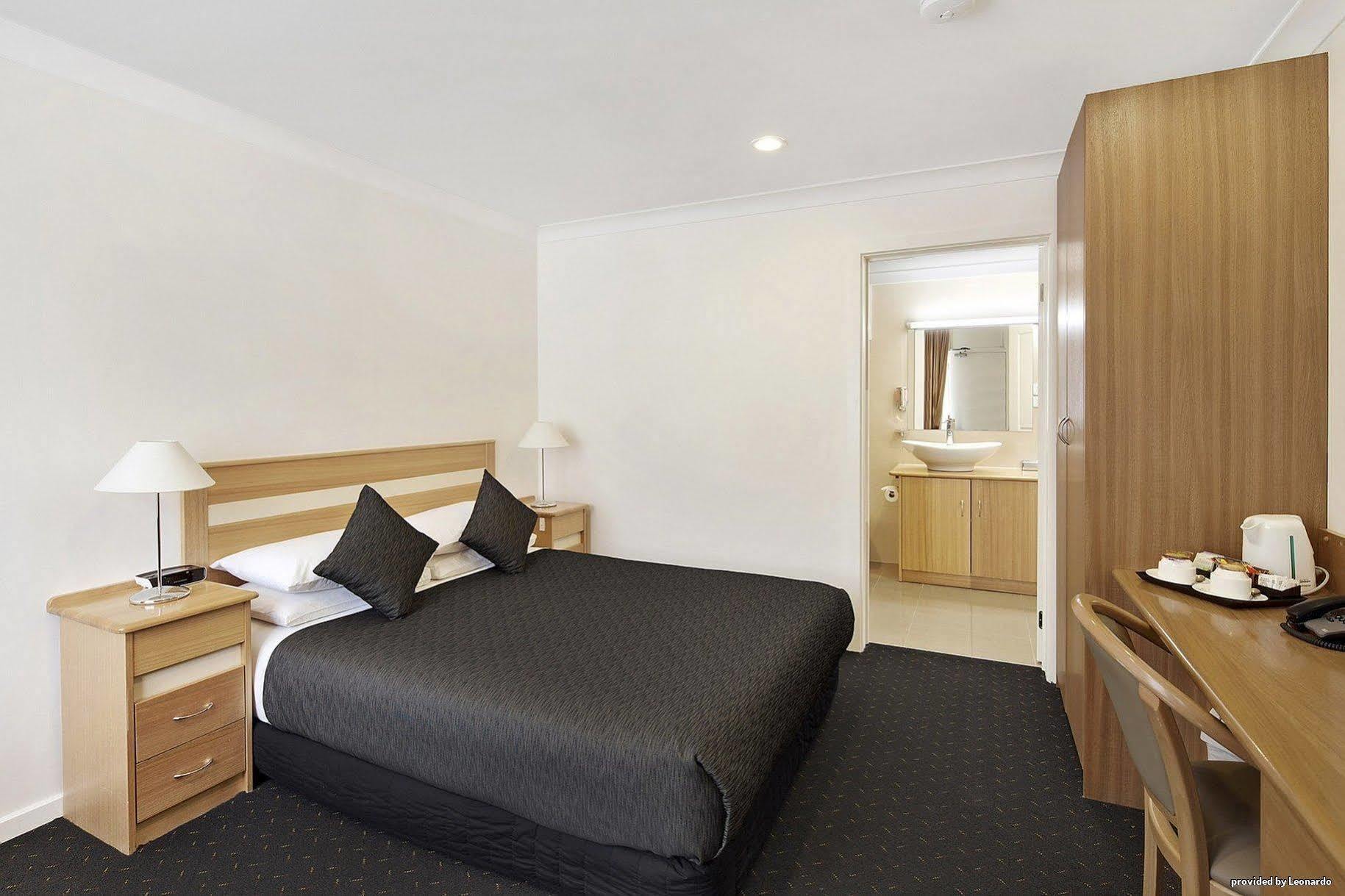 Melbourne'S Princes Park Hotel Exterior photo