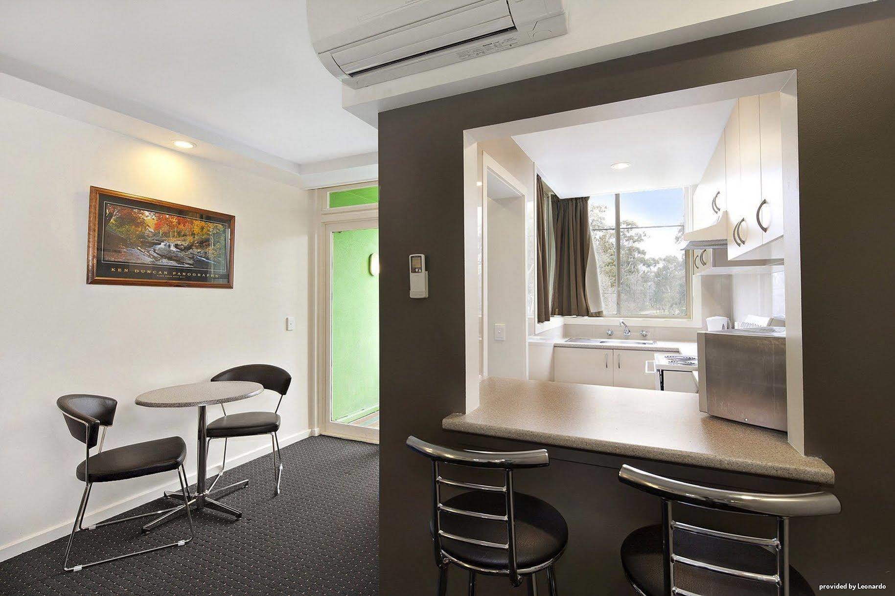 Melbourne'S Princes Park Hotel Room photo