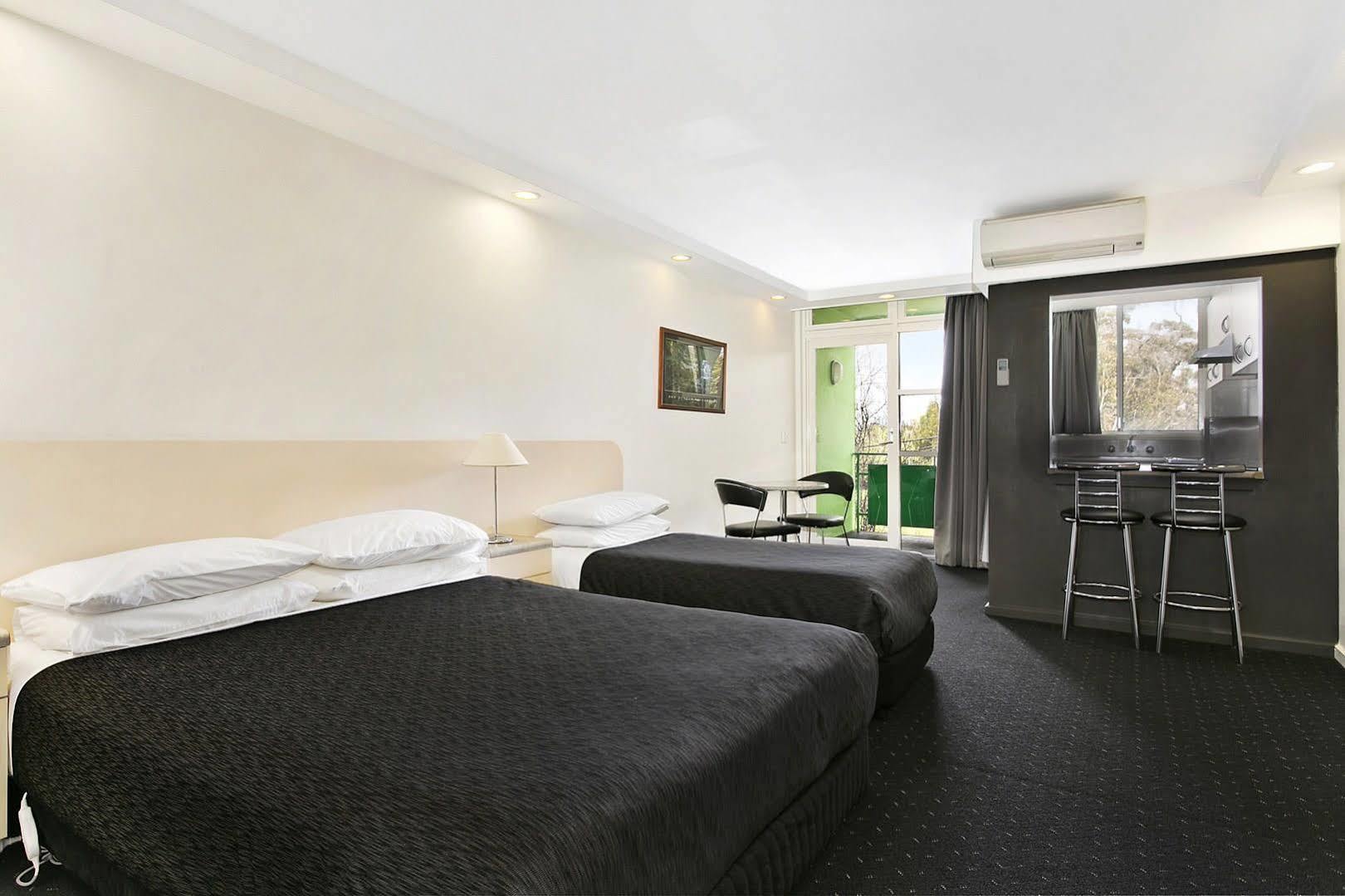 Melbourne'S Princes Park Hotel Exterior photo